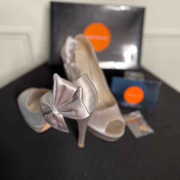 Stunning Designer Karen Millen Satin Champagne Shoe Stilettos Excellent!! - Picture 4 of 11